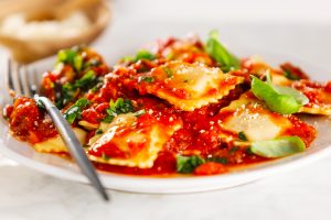 Lee más sobre el artículo Receta de tortellinis con verduras y almendras en el microondas